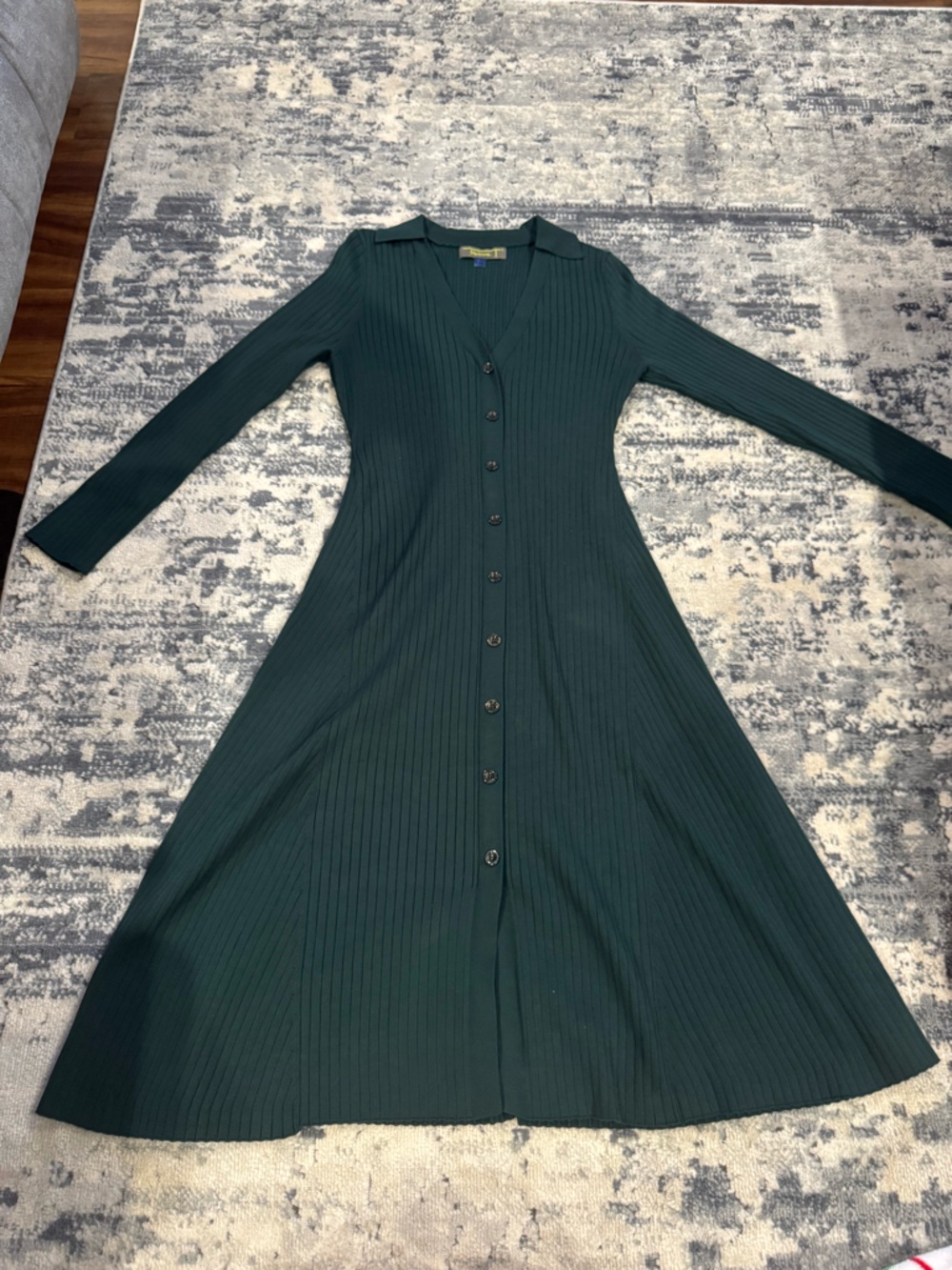 Ribbed Button-Front Long Sleeve Dress - Dark Green

Worn once for a wedding